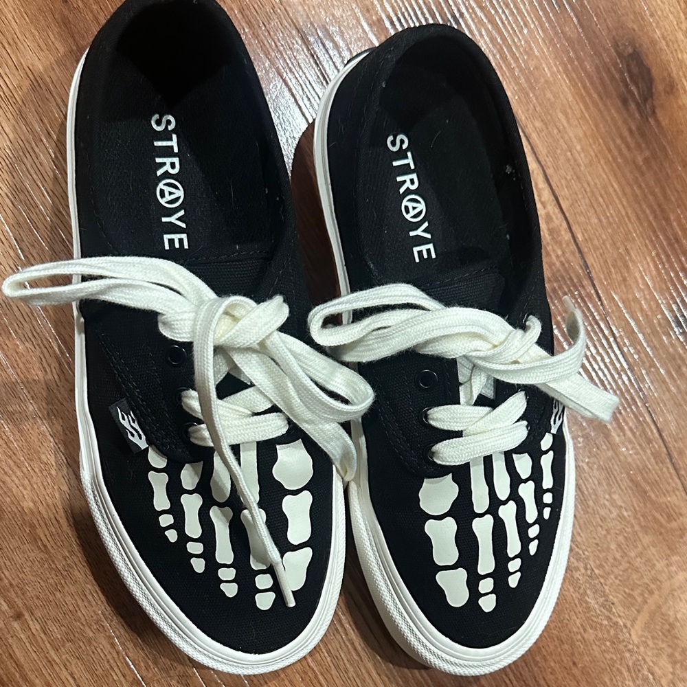 STRAYE Kids Skeleton Print Black Sneakers